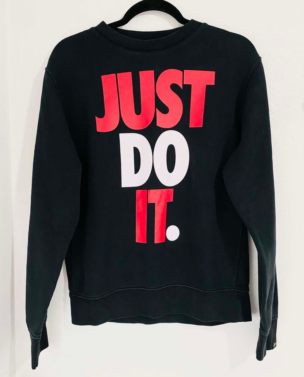Nike Just Do It Black Crewneck Sweatshirt Men’s Small Red White Graphic